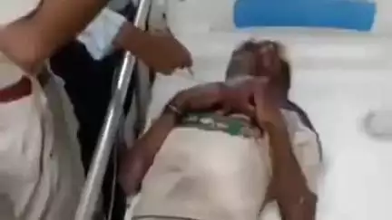रुन्नी सैदपुर: थुम्मा दुर्गा मंदिर के पास बेहोश मिला बुजुर्ग, पुलिस ने पहुंचाया अस्पताल