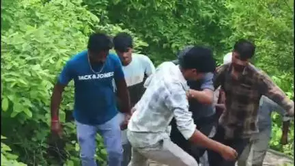 पन्ना: जिले के बृहस्पति कुंड में डूबे 3 युवकों में से पन्ना निवासी एक युवक का शव हुआ बरामद, अन्य दो की तलाश जारी