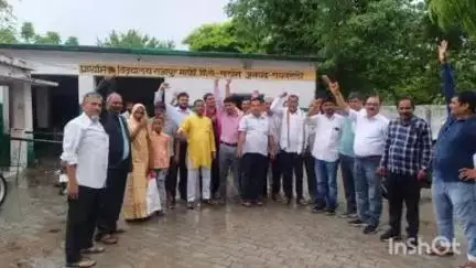 सलोन: सलोन विकासखंड के राजापुर माफी बीआरसी कार्यालय में पूर्व मा० वि० के मर्ज को लेकर की गई बैठक, दिया गया ज्ञापन