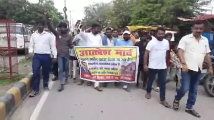 औरंगाबाद: समाहरणालय के स्थापना के बड़ा बाबू के खिलाफ दलितों ने किया प्रदर्शन, किया समाहरणालय जाम #jansamasya