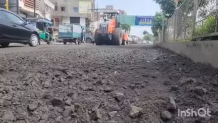 આણંદ શહેર: શહેરમા મહેન્દ્ર શાહ ચોકડી આસપાસના વિસ્તારમાં તંત્ર દ્વારા ખાડા પૂરવાની કામગીરી હાથ ધરાઈ #Jansamasya