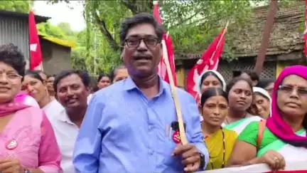 किनवट: तालुका आरोग्यअधिकारी कार्यालयावर आशा व गट प्रवर्तक फेडरेशनच्यावतीने काढला मोर्चा; सिटु जनरल सेक्रेटरी काॅ.गंगाधर गायकवाड