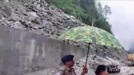 राजगढ़ी: एसपी सरिता डोबाल ने यमुनोत्री हाईवे पर भूस्खलन जोन का किया निरीक्षण