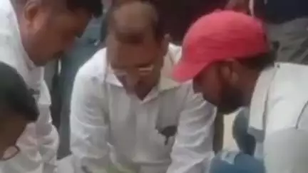 हंडिया: हड़िया क्षेत्र में पंडित श्यामा प्रसाद मुखर्जी की पुण्यतिथि पर मां के नाम से लगाया गया पौधा