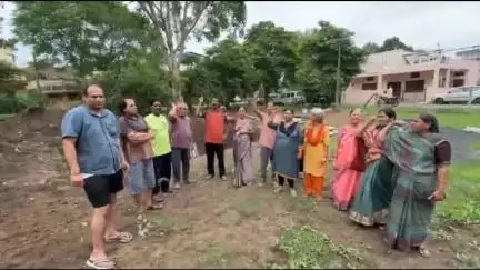 महू: साइन विहार विक्रम नगर के लोग गार्डन की जमीन पर बन रहे सेफ्टी टैंक से परेशान