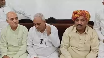 नूह: कैबिनेट मंत्री रणवीर गंगवा ने नूह में लोक निर्माण व जन स्वास्थ्य अभियांत्रिकी विभाग के अधिकारियों के साथ बैठक की