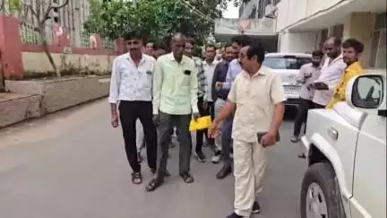 હિંમતનગર: સાબરડેરીએ સાધારણ સભા મોકુફ રાખ્યા બાદ પશુપાલકોમાં ઘેરા પ્રત્યાઘાત, જિલ્લા કલેકટરને આપ્યુ આવેદનપત્ર#jansamasya