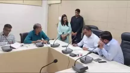 चरखी दादरी: चरखी दादरी लघु सचिवालय में समाधान शिविर का आयोजन, नगराधीश जितेन्द्र कुमार ने सुनीं जनसमस्याएं
