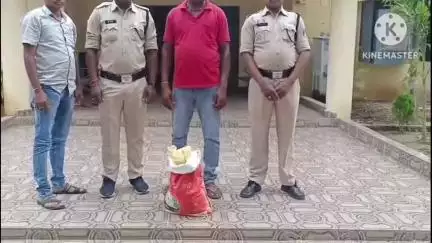 भटगांव पुलिस ने 18 लीटर अवैध कच्ची महुआ शराब के साथ एक आरोपी को किया गिरफ्तार, भेजा गया जेल