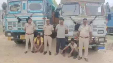 हिण्डोली: फलों की आड़ में अवैध बजरी परिवहन कर रहे थे, हिंडोली पुलिस ने कार्रवाई कर दो ट्रैक्टरों को ज़ब्त किया, चालक गिरफ्तार