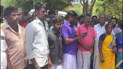 இராமநாதபுரம்: காக்குடி கிராமத்தில் குப்பைகள் கொட்டுவதற்கு எதிர்ப்பு தெரிவித்து ஆட்சியரகத்தில் மக்கள் மனு #localissue