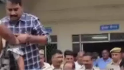 बानसूर: बानसूर में शराब ठेकेदार की हत्या के मामले में पुलिस ने चारों आरोपियों का निकाला जुलूस