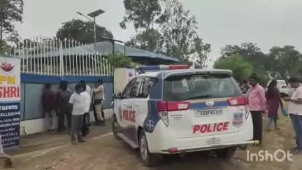 మల్లక్కపేట సోషల్ వెల్ఫేయిర్ వసతి గృహంలో ఉరి వేసుకుని మరణించిన బాలిక..