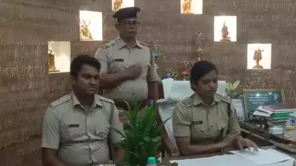 শান্তিপুর: চুরি যাওয়া জিনিস ও টাকা ফিরিয়ে দিয়ে নজির গড়লো রানাঘাট পুলিশ জেলার শান্তিপুর থানার পুলিশ