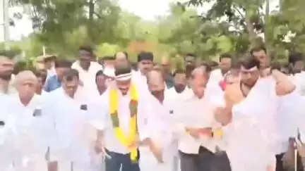 బీబీ నగర్: మహాదేవపూర్ గ్రామంలోని అక్కన్న మాదన్న దేవాలయాలను రెవెన్యూ, టూరిజం శాఖ అధికారులతో కలిసి సందర్శించిన ఎమ్మెల్యే కుంభం