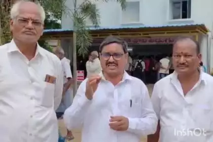 పత్తి రైతులకు బకాయిలు వెంటనే చెల్లించాలి ఆంధ్రప్రదేశ్ రైతు సంఘం ప్రధాన కార్యదర్శి అప్పలనాయుడు