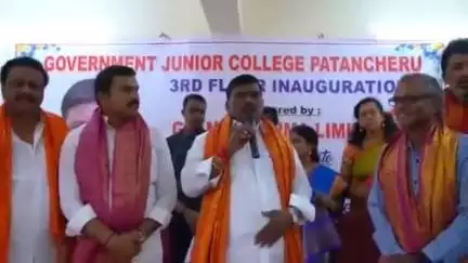 పటాన్​​చెరు: ప్రభుత్వం అందించే నిధులతో పాటు పరిశ్రమల సౌజన్యంతో ప్రతి పాఠశాలను ఆధునికరిస్తున్నాం :  ఎమ్మెల్యే గూడెం మహిపాల్ రెడ్డి