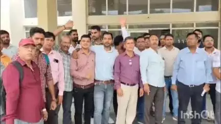 विदिशा नगर: ज़िले के पटवारियों ने अपनी मांगों को लेकर कलेक्टर को सौंपा मुख्यमंत्री के नाम का ज्ञापन