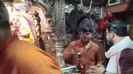 काशी कोतवाल के दर्शन के दौरान मंत्र उच्चारण को बीच में रोकने का कांग्रेस ने लगाया आरोप, बाबा काल भैरव में लगाई अर्जी