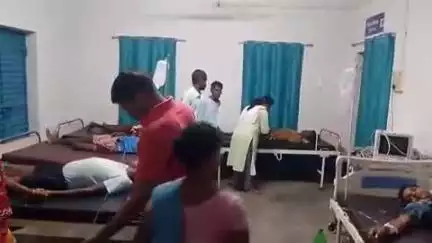 पाकुड़िया: हड़िया दारू पीने से पाकुड़िया के बरमशिया गांव में 8 लोगों की तबीयत बिगड़ी, अस्पताल में भर्ती