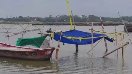 प्रयागराज में गंगा और यमुना के जलस्तर में बढ़ोतरी, तीर्थ पुरोहित, दुकानदार, नाविक सुरक्षित स्थान पर जाने लगे