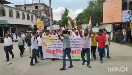 মৰিগাঁও: জিলাৰ পুলিচ প‌ইন্টৰ ওচৰত জয়ন্ত মল্ল বৰুৱাৰ পদত্যাগৰ দাবীত মৰিগাঁও জিলা কংগ্ৰেছৰ তীব্ৰ প্ৰতিবাদ