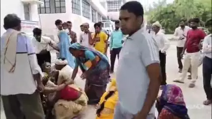 छिबरामऊ: सौरीख के नादेमऊ रोड खरकपुर पुलिया के पास तेज रफ्तार कार ने बाइक सवार को मारी टक्कर, मौके पर हुई मौत