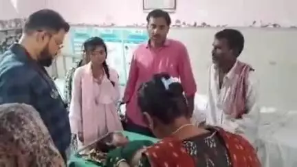महाराजगंज: कन्नावा में महिला ने फांसी लगाकर आत्महत्या का प्रयास किया, प्राथमिक उपचार के बाद जिला अस्पताल किया गया रेफर
