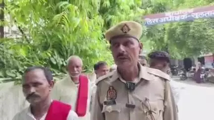 सुल्तानपुर: सुल्तानपुर में SP से चौकीदार ने बताया दीवान ने दो बाइक रखवाईं, एक हफ्ते बाद गायब, अब मांग रहे पैसे