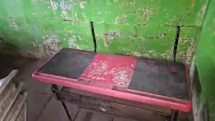अक्कलकुवा: बारी सुरगस जिल्हा परिषद शाळेची दयनीय अवस्था, भर पावसात शाळा गळत असल्याने विद्यार्थ्यांचे हाल #Jansamasya