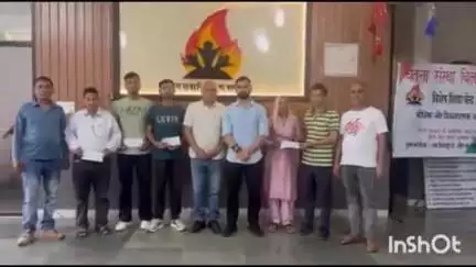बिलासपुर सदर: चेतना संस्था के सचिव हरीश नड्डा ने 11 बच्चों की शिक्षा के लिए दूसरी किस्त के चेक बांटे