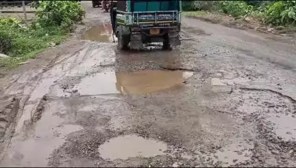 बांसवाड़ा: शहर के ओजरीया सब्जी मंडी का रास्ता बना खतरा सब्जी मंडी तक सड़क कम गड्ढे ज़्यादा #jansamasya