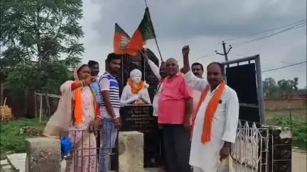 रंका: मंडल अध्यक्ष ओमप्रकाश दास के नेतृत्व में हुल दिवस पे रंका चेकनाका के नाक के पास स्वतंत्रता सेनानी को किए गए याद