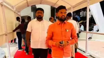 केळापूर: मुंबई येथील पावसाळी अधिवेशनात आमदार राजूभाऊ तोडसाम यांनी विविध मंत्र्यांशी साधला संवाद