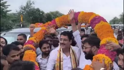 गौरीगंज: सपा से निष्काषित होने के बाद पहली बार अमेठी पहुंचे गौरीगंज सदर विधायक राकेश प्रताप सिंह, समर्थकों में दिखा जोश