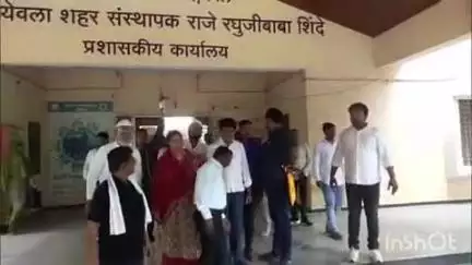 येवला: येवला नगरपालिकेत राष्ट्रवादी काँग्रेस शरद पवार पक्षाच्या वतीने आंदोलन