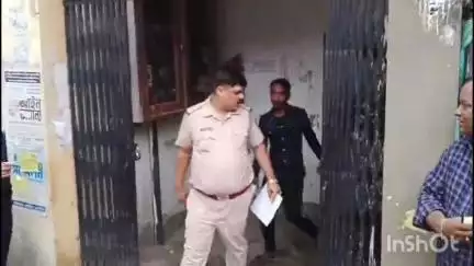 বালি-জগাছা: চলন্ত ট্রেনে মহিলা যাত্রীকে ছুরি মারার দায়ে এক দুষ্কৃতীর যাবজ্জীবন কারাদণ্ডের নির্দেশ দিল হাওড়া আদালত