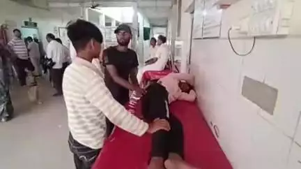 बदायूं: दौरी नरोत्तमपुर गांव में जामुन तोड़ते समय किशोर जामुन के पेड़ से गिरा, गंभीर रूप से घायल हुआ