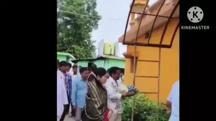 लेन्धरा के राधा माधव मंदिर पहुंचीं विधायक उत्तरी गणपत जांगड़े, कार्यकर्ताओं के साथ पूजा-अर्चना कर लिया आशीर्वाद