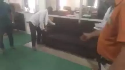 भद्रावती: भद्रावती नगर परीषद कार्यालयातील साहित्याची जप्ती.
खासगी जमिनीचा किराया न दिल्याने जमीनमालकाची कारवाई .