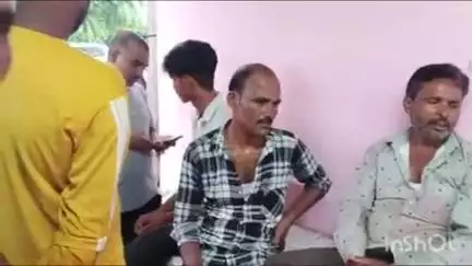 भोगनीपुर: दौलतपुर के निकट सड़क पार कर रहे किशोर की डंपर की टक्कर से हुई मौत, परिजनों में है शोक का माहौल