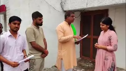 जलेसर: किसानों की विभिन्न समस्याओं को लेकर भाकियू के राष्ट्रीय महासचिव ने एसडीएम जलेसर को सौंपा ज्ञापन