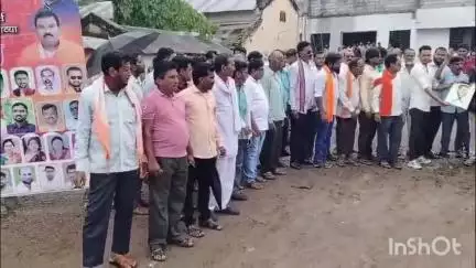 जळगाव जामोद: तहसील चौकात ठाकरे शिवसेनेच्या वतीने आमदार बबनराव लोणीकर यांच्या प्रतिमेला जोडे मारून निषेध