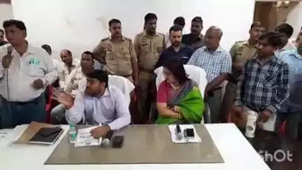 हाथरस: नगर पालिका में हुई बोर्ड बैठक, सभासदों ने विकास कार्य को लेकर नगर पालिका अध्यक्ष को दी जानकारी