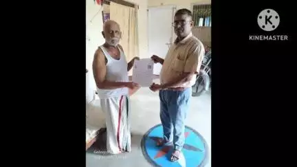 छपरा: छपरा सदर प्रखंड में बीएलओ द्वारा एन्यूमरेशन फॉर्म का वितरण किया जा रहा है