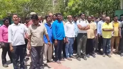 தூத்துக்குடி: வாழ்வாதாரத்தை கருத்தில் கொண்டு ஸ்டெர்லைட் ஆலை திறக்க வேண்டி ஆட்சியரகத்தில் மனு அளித்த ஆலை ஒப்பந்த ஊழியர்கள் #localissue