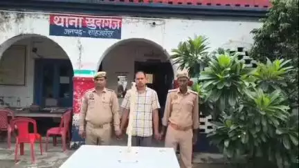 तिलहर: खुदागंज पुलिस ने कमलापुर पुलिया के पास फायरिंग और युवक पर ट्रैक्टर चढ़ाने के मामले में एक अभियुक्त को किया गिरफ्तार