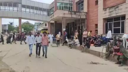 झालरापाटन: एसआरजी अस्पताल में सीनियर डॉक्टरों की अनुपस्थिति, ओपीडी में केवल रेजिडेंट डॉक्टर मौजूद