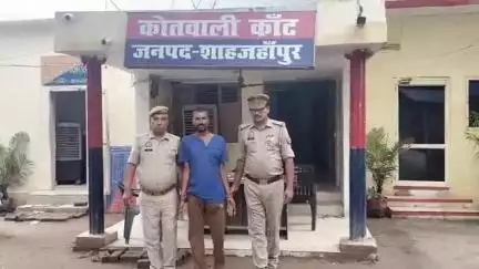 शाहजहांपुर: कांट पुलिस ने चेकिंग के दौरान इंदेपुर जाने वाले रास्ते से तमंचा और कारतूस के साथ अभियुक्त को किया गिरफ्तार