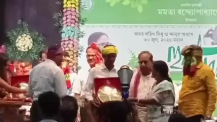 মুর্শিদাবাদ জিয়াগঞ্জ: জেলা প্রশাসনের উদ্যোগে লালবাগ সেমিনার হলে,হুল দিবস উদযাপনে জেলাশাসক থেকে মন্ত্রী ও একাধিক বিধায়ক